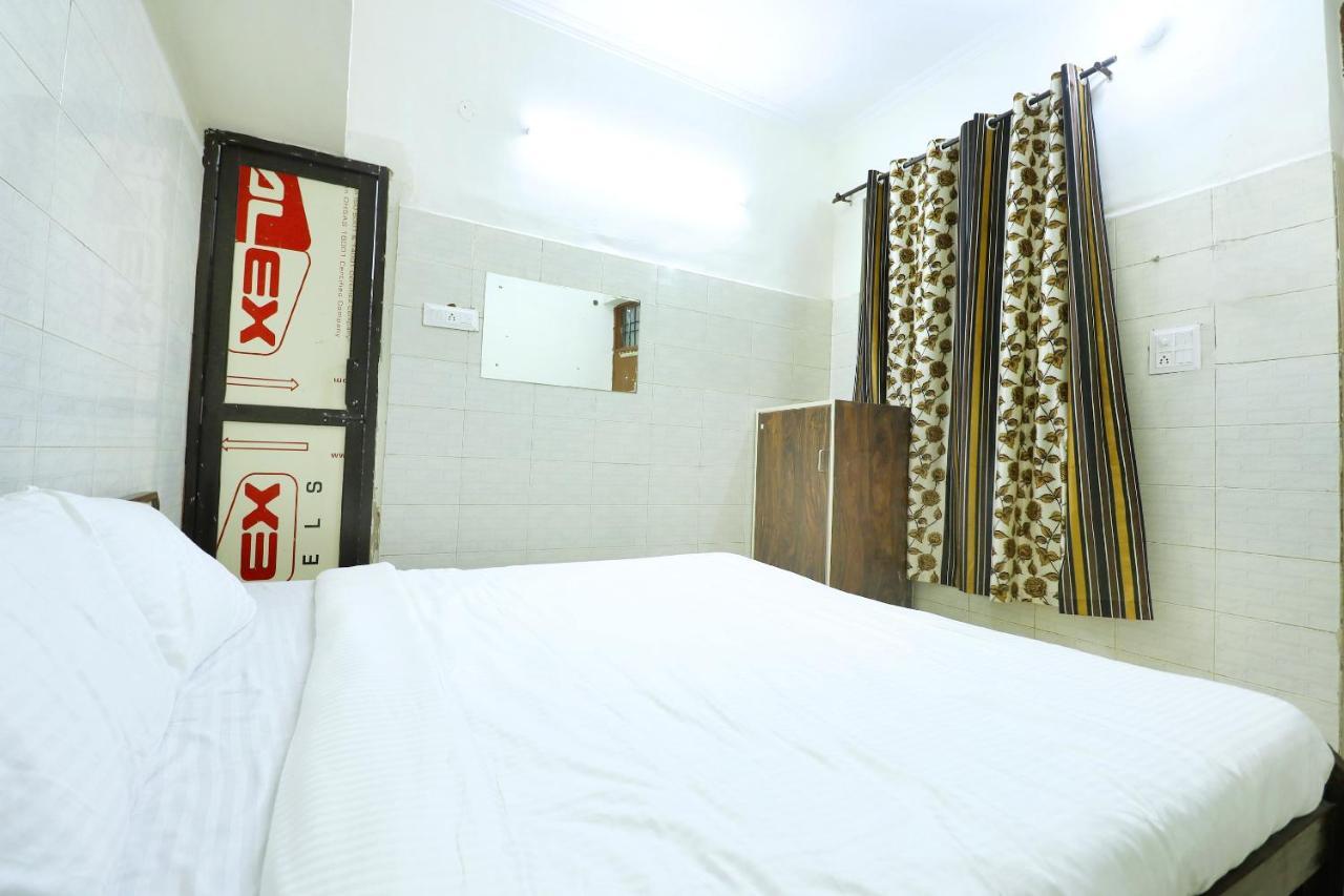 Spot On 44679 Hotel Samrat Sohāna Εξωτερικό φωτογραφία